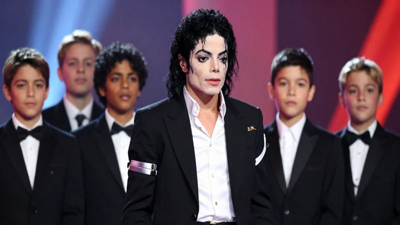 Michael Jackson y otros niños en escenario