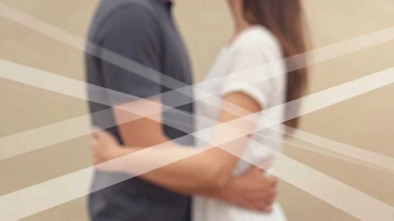 Pareja abrazada, caminos entrelazados y cálido ambiente
