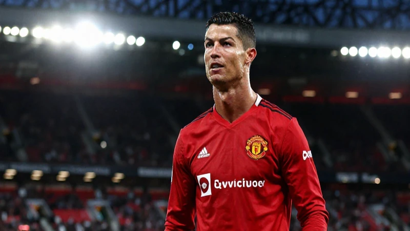 Joven Ronaldo en Old Trafford, luz dramática