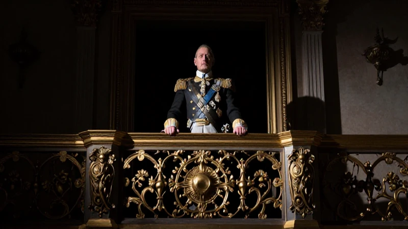 Cuál fue la duración y eventos clave del Imperio de Maximiliano 4 Maximiliano I posa en un balcón iluminado