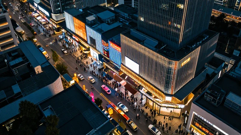 Ciudad vibrante, mercado animado, vista aérea