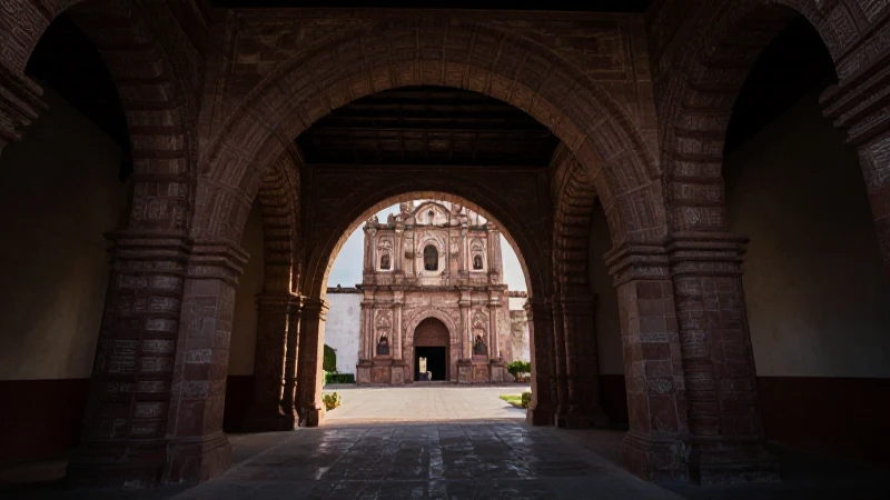 Línea del tiempo de 1600 a 1700 en México: eventos clave 9 Arco indígena bajo iluminación dramática cinematográfica
