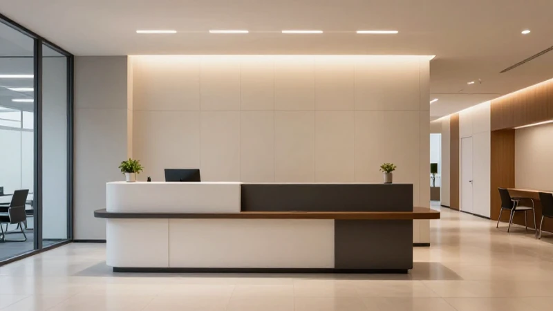 Recepción moderna, limpia y bien iluminada