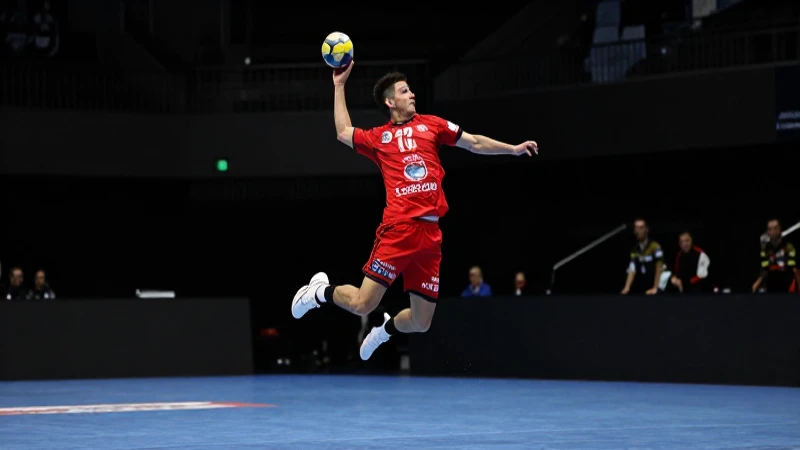 Jugador de balonmano salta con la pelota