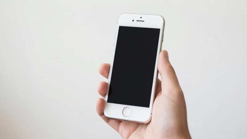 Primer iPhone en estudio, suave luz natural