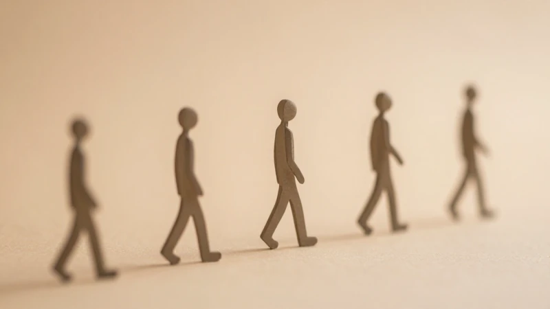 Figura humana suave en evolución cálida