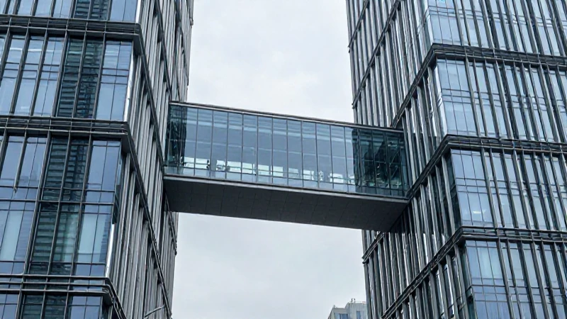 Edificio moderno con amplios pasillos de vidrio