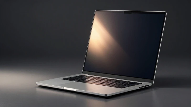 Laptop plateada, pantalla brillante y suave luz
