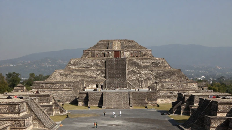 Evolución histórica de las culturas mesoamericanas en México 4 Ruinas antiguas con luz y perspectiva panorámica
