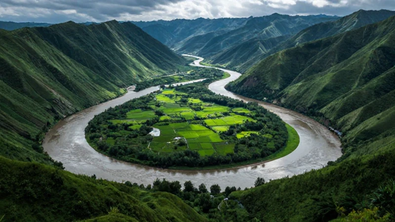 Valle verde con río y luz panorámica