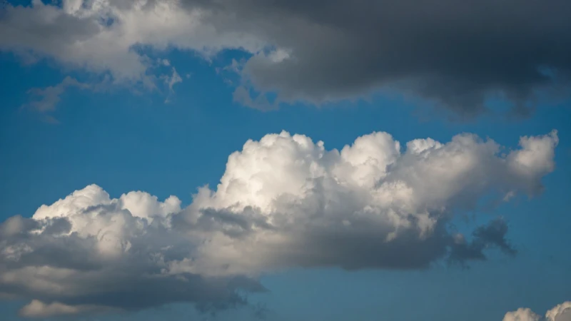 El Esquema de Nube: Todo lo que Necesitas Saber 3 Cielo azul vibrante con nubes dramáticas