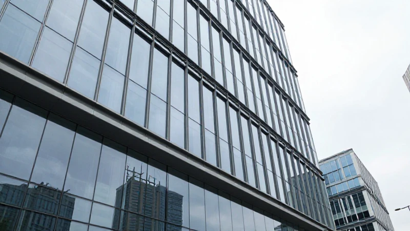 Cuál es el organigrama y estructura de Endesa en España 7 Edificio moderno con amplias ventanas reflectantes
