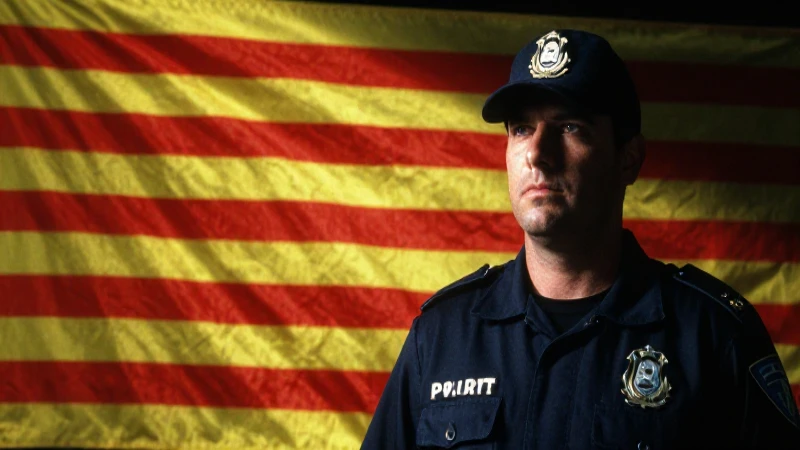 Organigrama Mossos d'Esquadra: Estructura y Funciones Clave 9 Oficial catalán con luz dramática