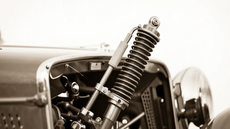 Retrato vintage con coche y efecto sepia