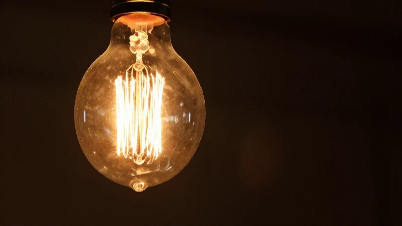 Cuáles son las fechas clave en la vida de Thomas Edison 5 Edison creó la bombilla con luz dorada